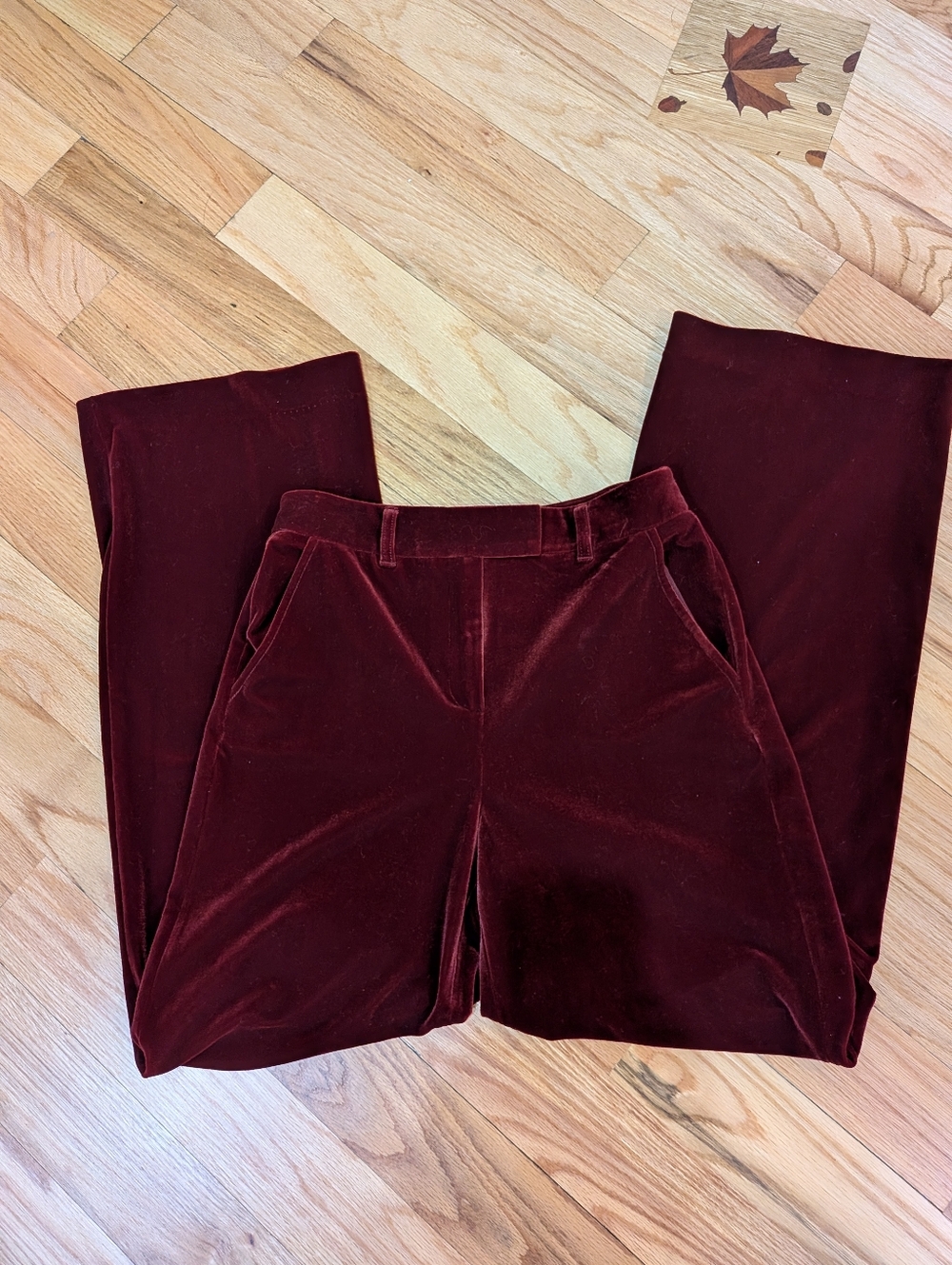 NWOT. White House Black Market Velvet Trousers - Burgundy. Wide Leg. Size 4.